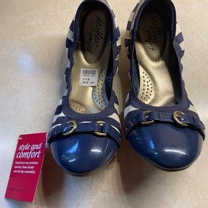 Dexflex Comfort Navy Stripe Ballet Flat (size 8) NWT